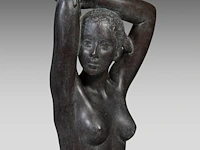 Myriam eyckens (1938), 'wake up', bronze sculpture on a metal stand 142 x 35 x 43 cm. (55.90 x 13.77 x 16.92 in.) - afbeelding 14 van  22