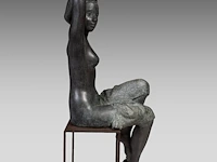 Myriam eyckens (1938), 'wake up', bronze sculpture on a metal stand 142 x 35 x 43 cm. (55.90 x 13.77 x 16.92 in.) - afbeelding 15 van  22