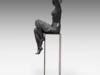 Myriam eyckens (1938), 'wake up', bronze sculpture on a metal stand 142 x 35 x 43 cm. (55.90 x 13.77 x 16.92 in.) - afbeelding 17 van  22