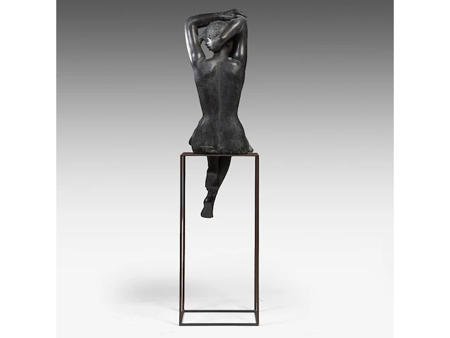 Myriam eyckens (1938), 'wake up', bronze sculpture on a metal stand 142 x 35 x 43 cm. (55.90 x 13.77 x 16.92 in.) - afbeelding 19 van  22
