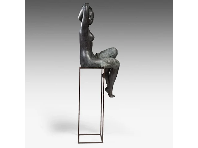 Myriam eyckens (1938), 'wake up', bronze sculpture on a metal stand 142 x 35 x 43 cm. (55.90 x 13.77 x 16.92 in.) - afbeelding 20 van  22