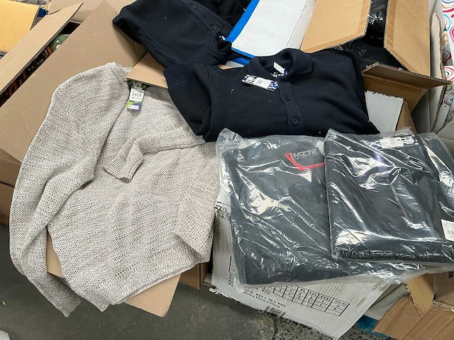 Mz72 diverse sweaters, gilets en jassen heren (ca. 65x) - afbeelding 1 van  9
