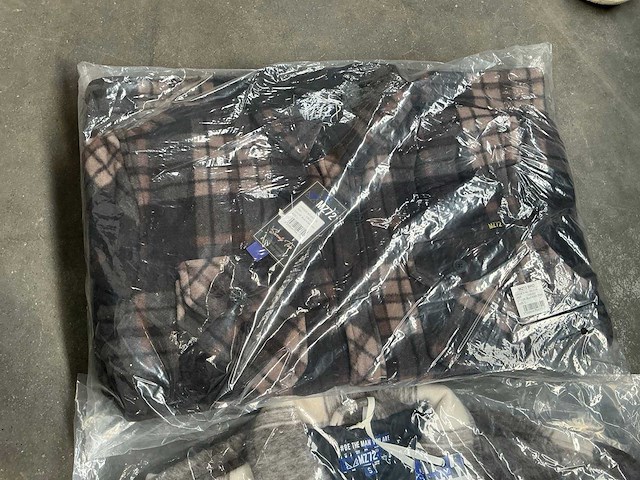 Mz72 diverse winterhemden en gilets heren (ca. 39x) - afbeelding 1 van  3