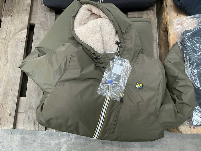 Mz72 diverse winterjas (13x) - afbeelding 1 van  7