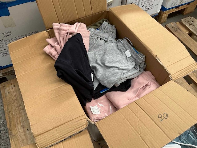 Mz72 en t-traxx diverse shorten (ca. 68x) - afbeelding 2 van  10