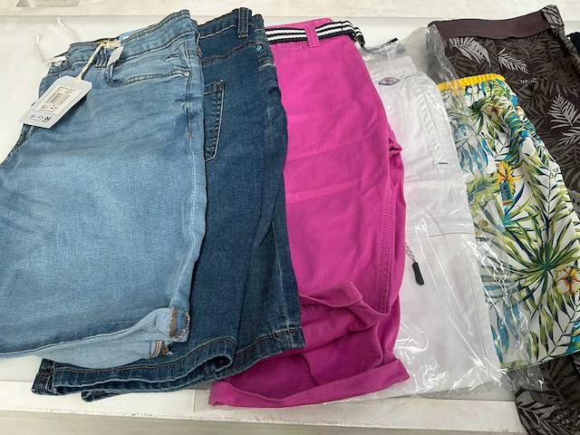 Mz72 en t-traxx diverse shorten (ca. 68x) - afbeelding 4 van  10