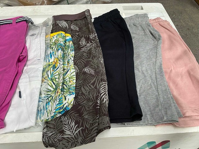 Mz72 en t-traxx diverse shorten (ca. 68x) - afbeelding 7 van  10