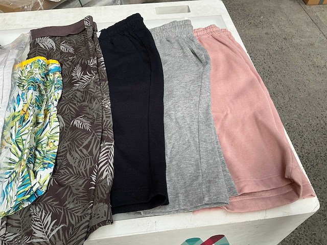 Mz72 en t-traxx diverse shorten (ca. 68x) - afbeelding 8 van  10