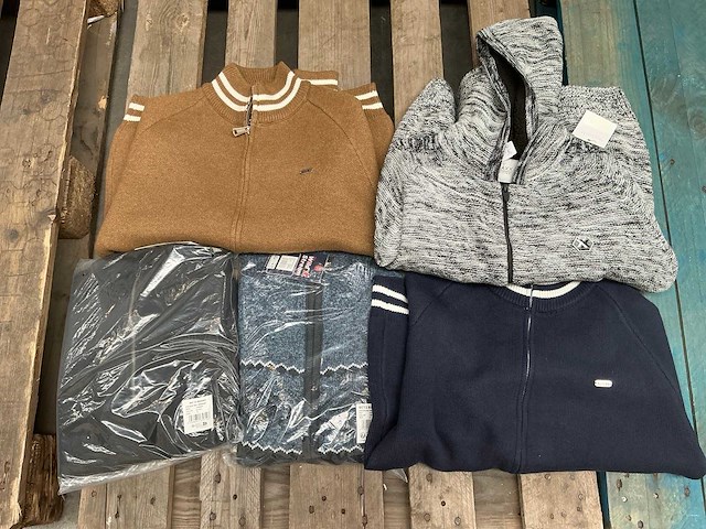 Mz72, the wild stream en t-traxx diverse vesten (ca. 20x) - afbeelding 1 van  5