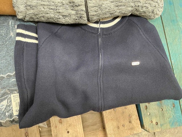 Mz72, the wild stream en t-traxx diverse vesten (ca. 20x) - afbeelding 2 van  5