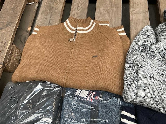 Mz72, the wild stream en t-traxx diverse vesten (ca. 20x) - afbeelding 4 van  5