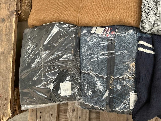 Mz72, the wild stream en t-traxx diverse vesten (ca. 20x) - afbeelding 5 van  5