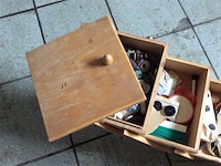 Naaibox met inhoud - afbeelding 2 van  4