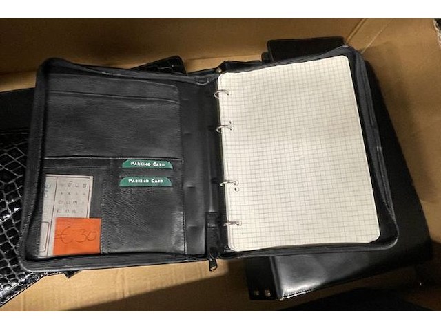 Naaidozen, pedicuretasjes, notitieboeken - afbeelding 5 van  13