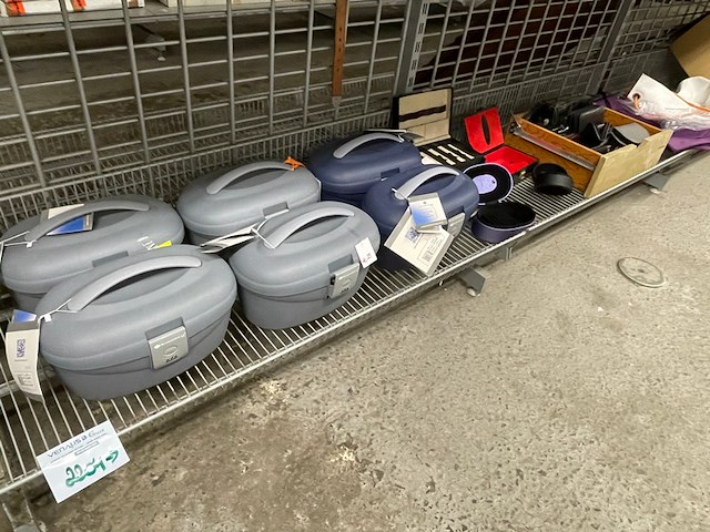 Naaidozen, pedicuretasjes, notitieboeken - afbeelding 1 van  13