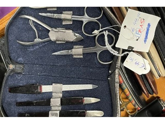 Naaidozen, pedicuretasjes, notitieboeken - afbeelding 10 van  13