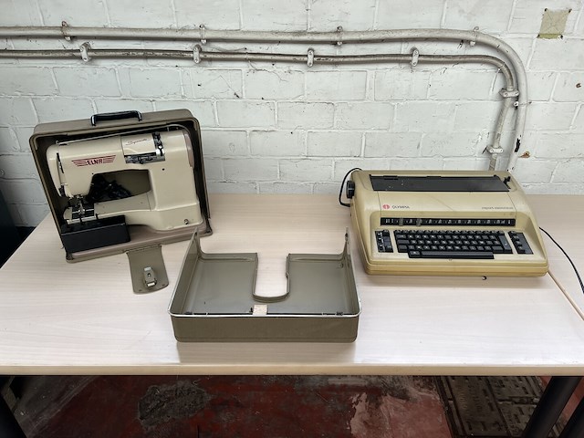 Naaimachine en schrijfmachine - afbeelding 1 van  4