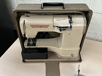 Naaimachine en schrijfmachine - afbeelding 2 van  4