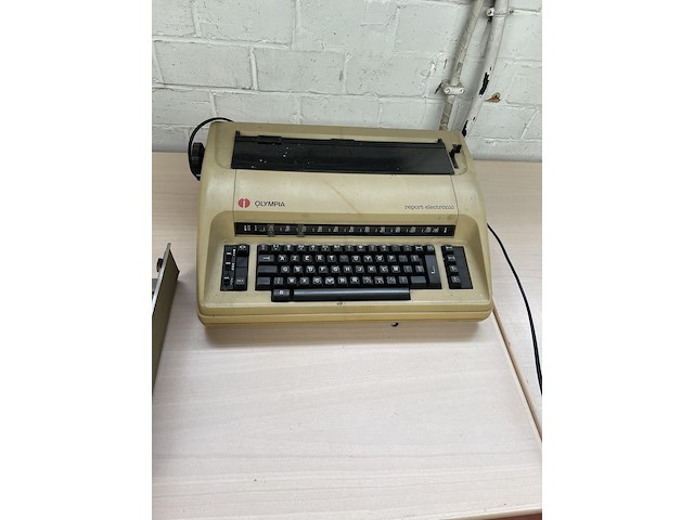 Naaimachine en schrijfmachine - afbeelding 3 van  4