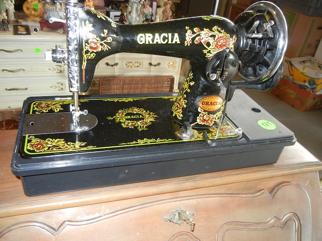 Naaimachine gracia + afdekdoos - afbeelding 2 van  2