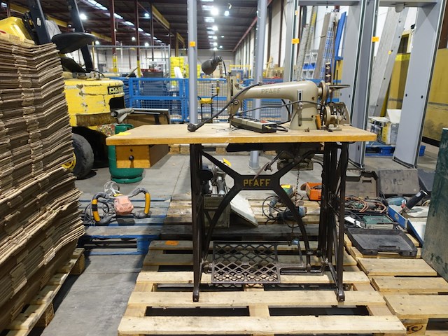 Naaimachine pfaff - afbeelding 1 van  3
