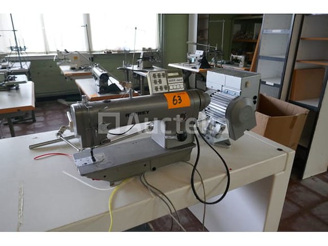 Naaimachine refrey *model : niet zichtbaar geen tafel - afbeelding 1 van  5