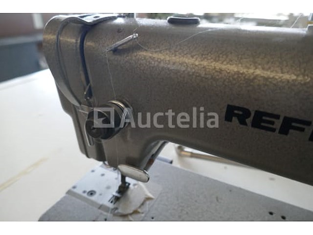 Naaimachine refrey *model : niet zichtbaar geen tafel - afbeelding 5 van  5