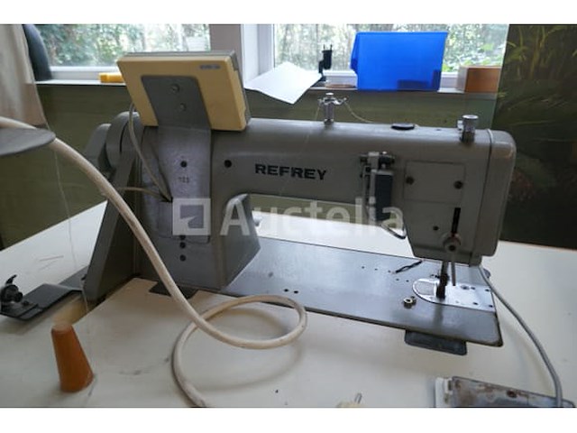 Naaimachine refrey - afbeelding 3 van  6
