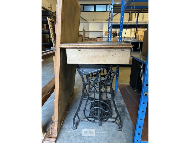 Naaimachine tafel - afbeelding 1 van  11