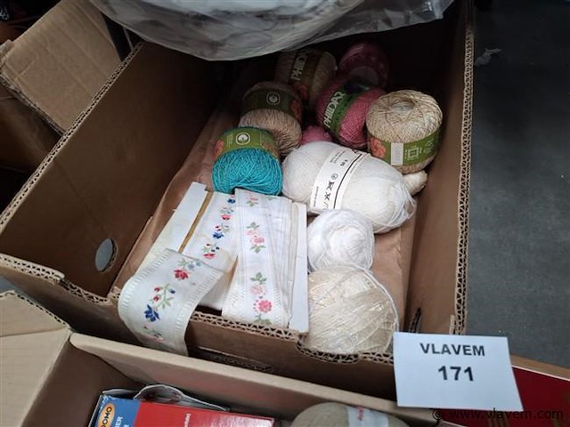 Naaimateriaal - afbeelding 2 van  4