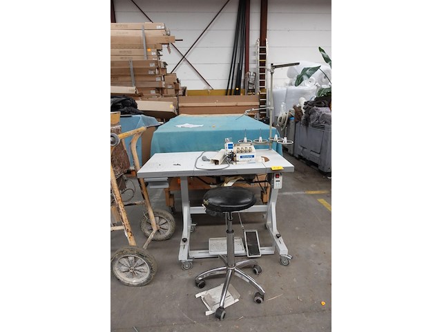 Naaitafel + stoel - afbeelding 1 van  5