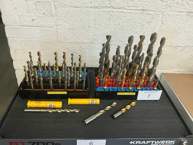 Nachi en gühring assortiment hssco en poederstaal boren met inwendige koelingsgaten - afbeelding 1 van  8