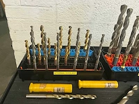 Nachi en gühring assortiment hssco en poederstaal boren met inwendige koelingsgaten