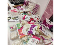 Nagelkolf: nail art & uv/led gels • 240 ref. • waarde 3526 € - afbeelding 3 van  14