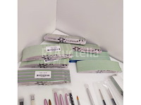 Nagelkolf: nail art & uv/led gels • 240 ref. • waarde 3526 € - afbeelding 1 van  14