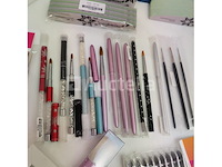 Nagelkolf: nail art & uv/led gels • 240 ref. • waarde 3526 € - afbeelding 7 van  14