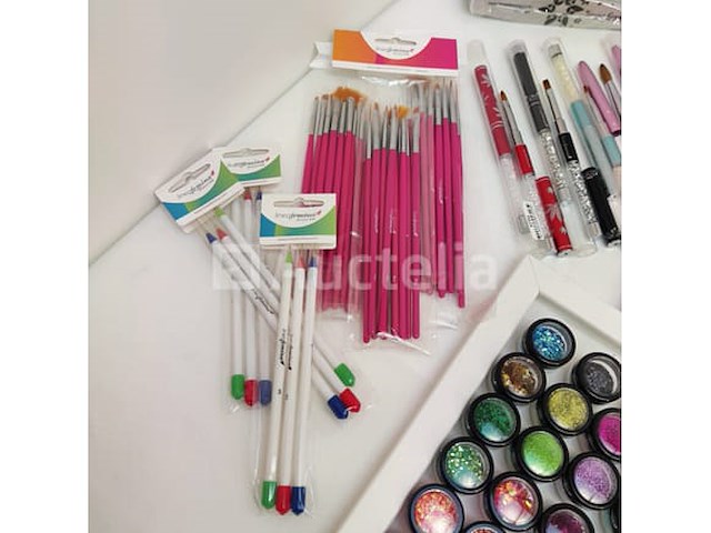 Nagelkolf: nail art & uv/led gels • 240 ref. • waarde 3526 € - afbeelding 10 van  14