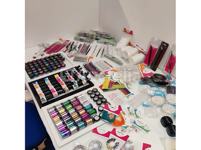 Nagelkolf: nail art & uv/led gels • 240 ref. • waarde 3526 € - afbeelding 12 van  14