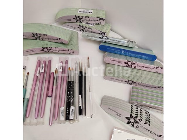 Nagelkolf: nail art & uv/led-gels • 242 ref. • waarde 3546€ - afbeelding 7 van  14