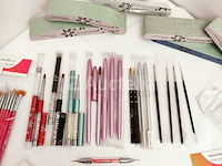 Nagelkolf: nail art & uv/led gels • 243 ref. • waarde 3467 € - afbeelding 10 van  14