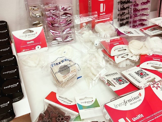 Nagelkolf: nail art & uv/led gels • 243 ref. • waarde 3467 € - afbeelding 12 van  14