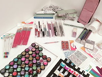 Nagelkolf: nail art & uv/led-gels • 244 ref. • waarde 3516 € - afbeelding 15 van  17