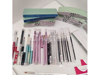 Nagelmateriaal: nail art & uv/led gels • 235 ref. • waarde 3423€ - afbeelding 3 van  17