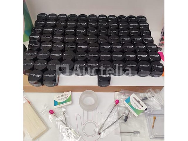 Nagelmateriaal: nail art & uv/led gels • 235 ref. • waarde 3423€ - afbeelding 8 van  17