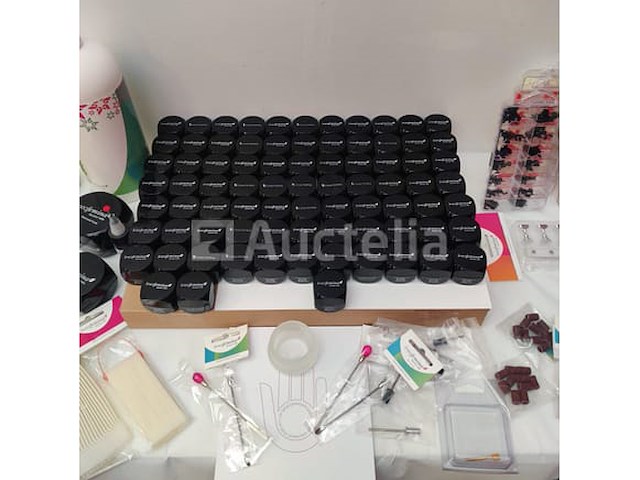Nagelmateriaal: nail art & uv/led gels • 235 ref. • waarde 3423€ - afbeelding 11 van  17