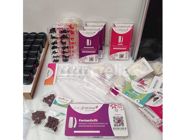 Nagelmateriaal: nail art & uv/led gels • 235 ref. • waarde 3423€ - afbeelding 12 van  17