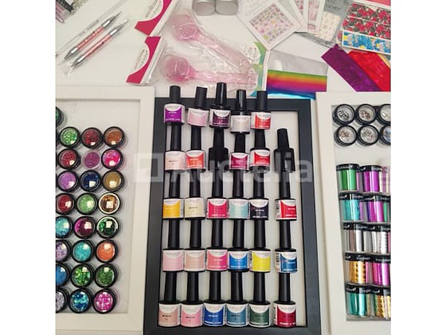 Nagelmateriaal: nail art & uv/led gels • 235 ref. • waarde 3423€ - afbeelding 13 van  17