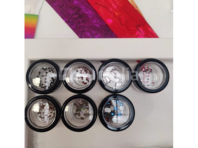 Nagelmateriaal: nail art & uv/led gels • 235 ref. • waarde 3423€ - afbeelding 15 van  17
