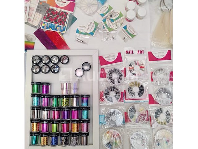 Nagelmateriaal: nail art & uv/led gels • 235 ref. • waarde 3423€ - afbeelding 17 van  17