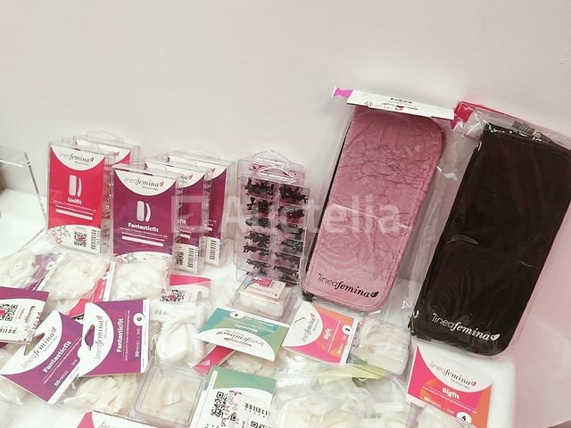 Nagelmateriaal: nail art & uv/led-gels • 244 ref. • waarde 3494 € - afbeelding 2 van  14